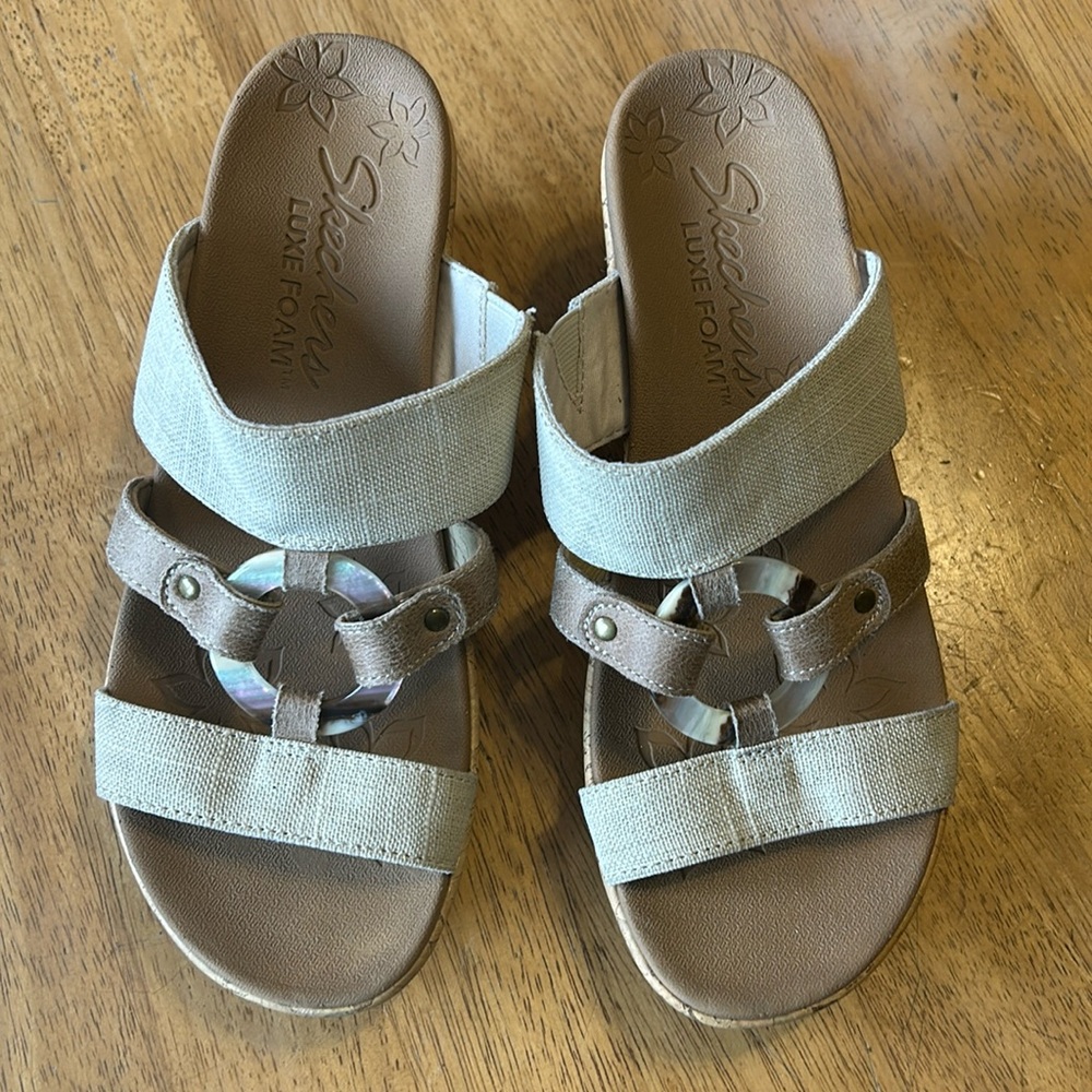 Tan sketchers wedge Sandals only worn once on vacation